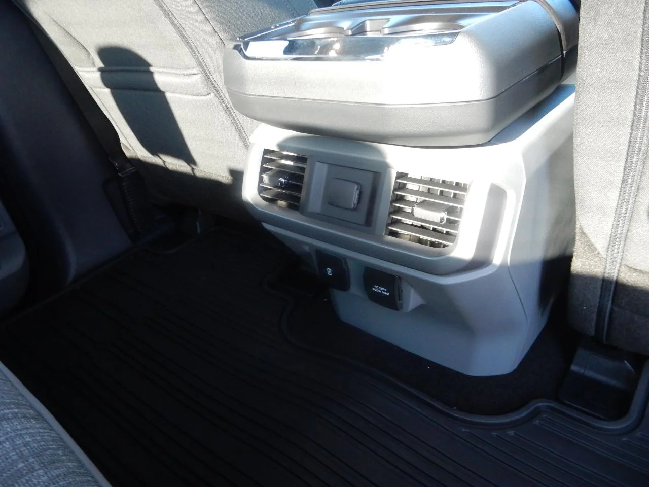 New 2022 Gray Ford XLT 4WD SUPERCREW 5.5 ft BO image 14