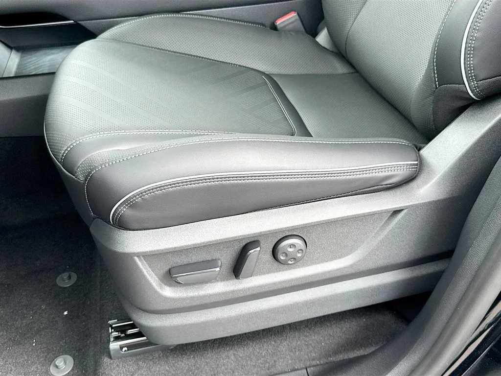 New 2026 BLACK OBSIDIAN INFINITI Luxe 2WD image 20