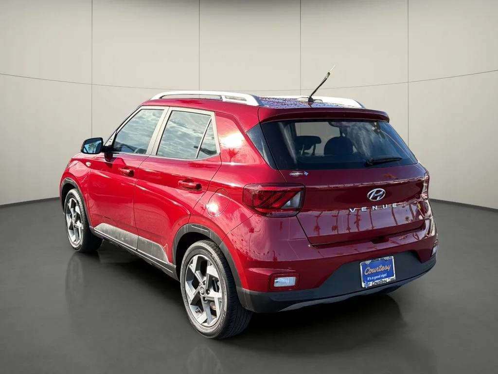 Used 2025 Red Hyundai SEL image 5