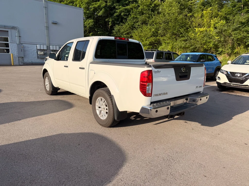 Used 2016 Glacier White Nissan SV image 5