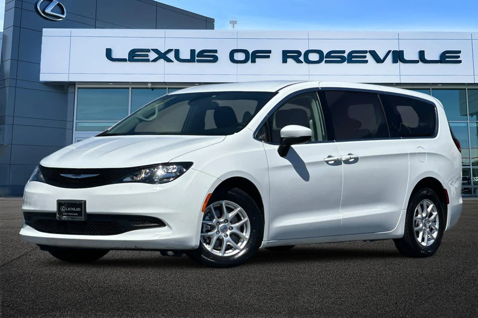 2022 Chrysler Voyager LX's photo