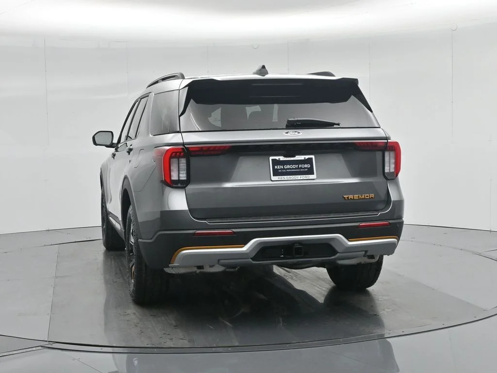 New 2026 Carbonized Gray Metallic Ford Tremor image 35