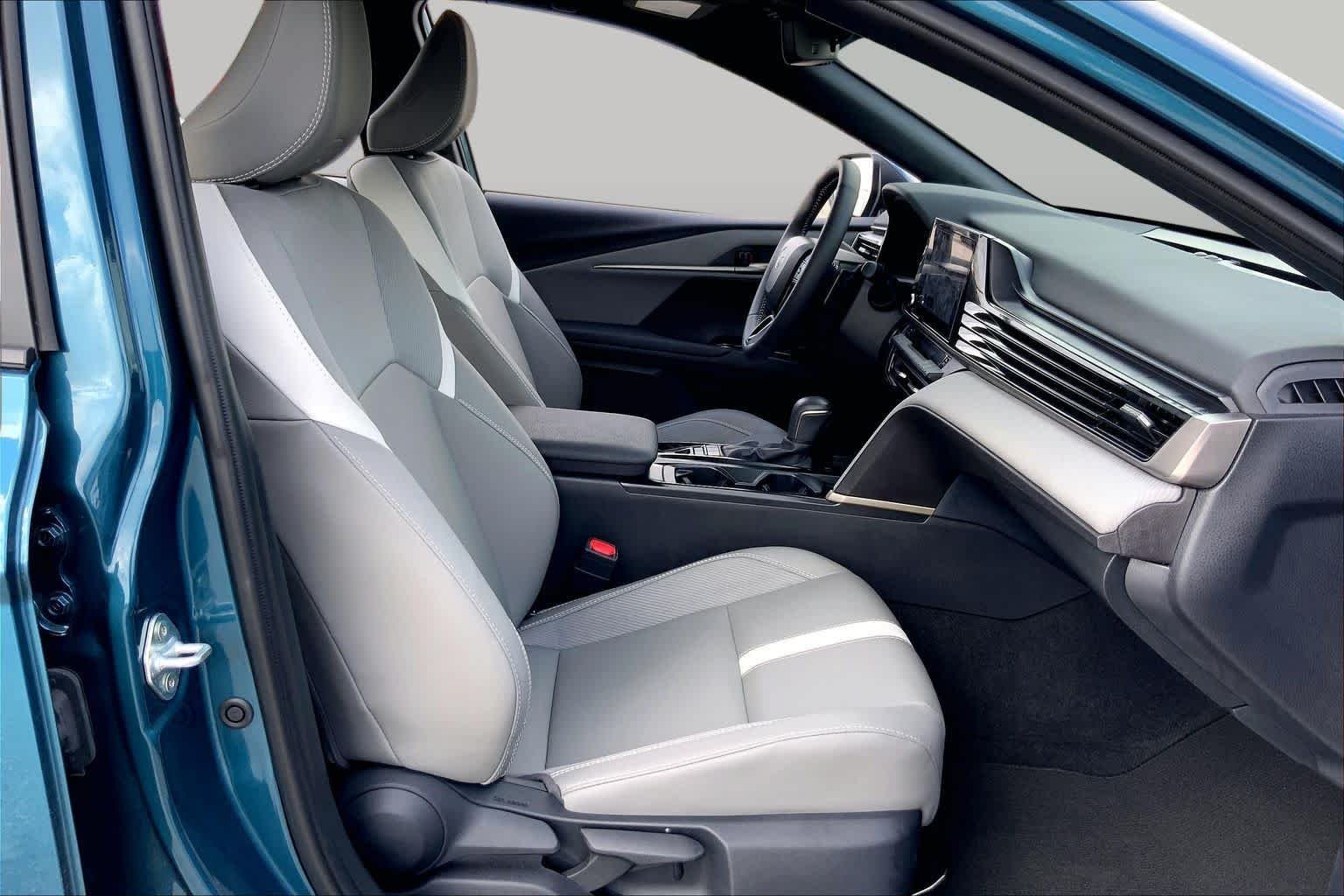 Used 2025 Ocean Gem Toyota SE image 9