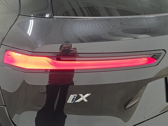 Used 2024 Black Sapphire Metallic BMW xDrive50 image 32
