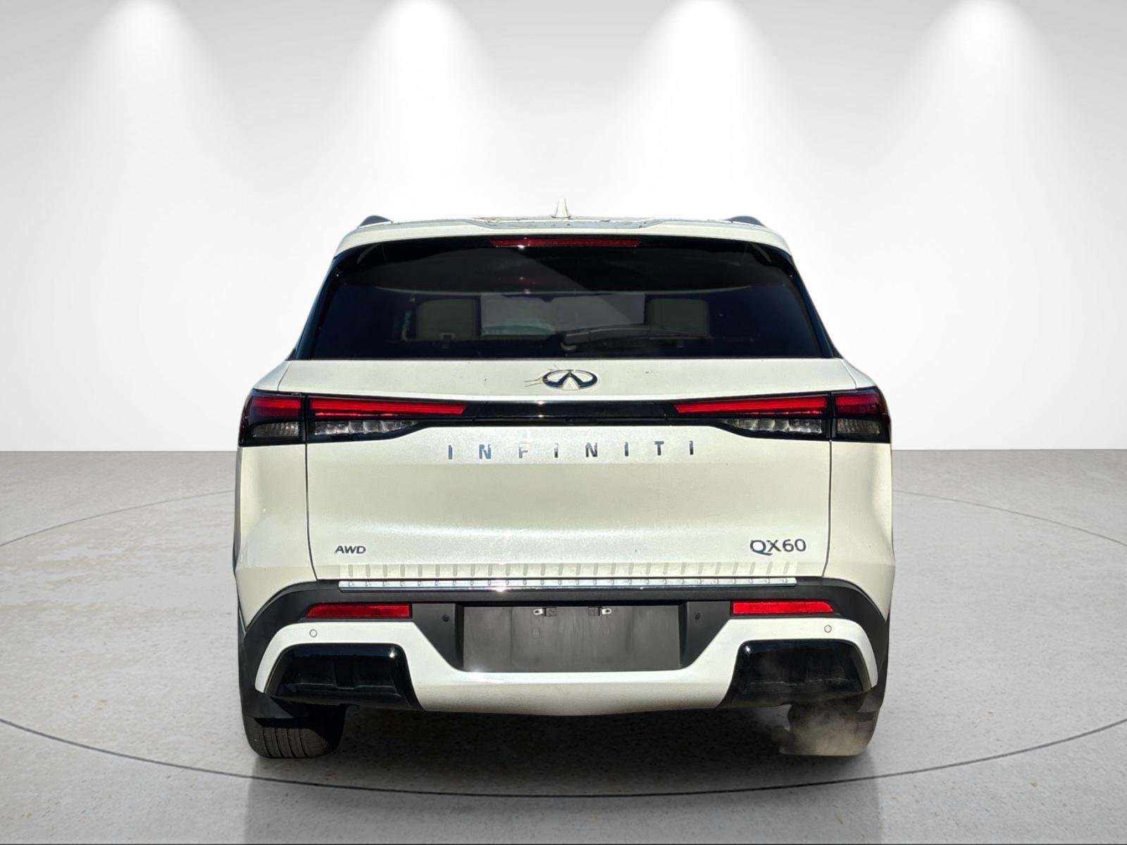 Used 2023 Majestic White INFINITI LUXE image 4
