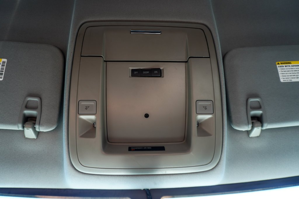 Used 2016 Silver Chevrolet Custom image 23