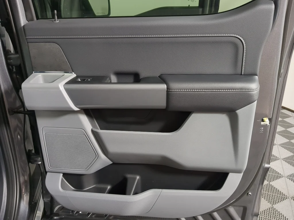 New 2026 Carbonized Gray Metallic Ford XLT image 21