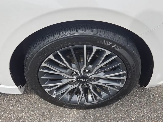 Used 2024 White Kia GT-Line image 16