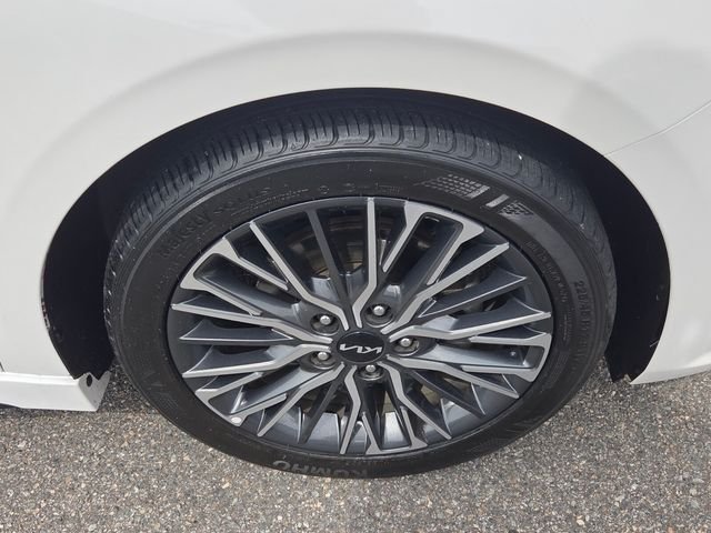 Used 2024 White Kia GT-Line image 16