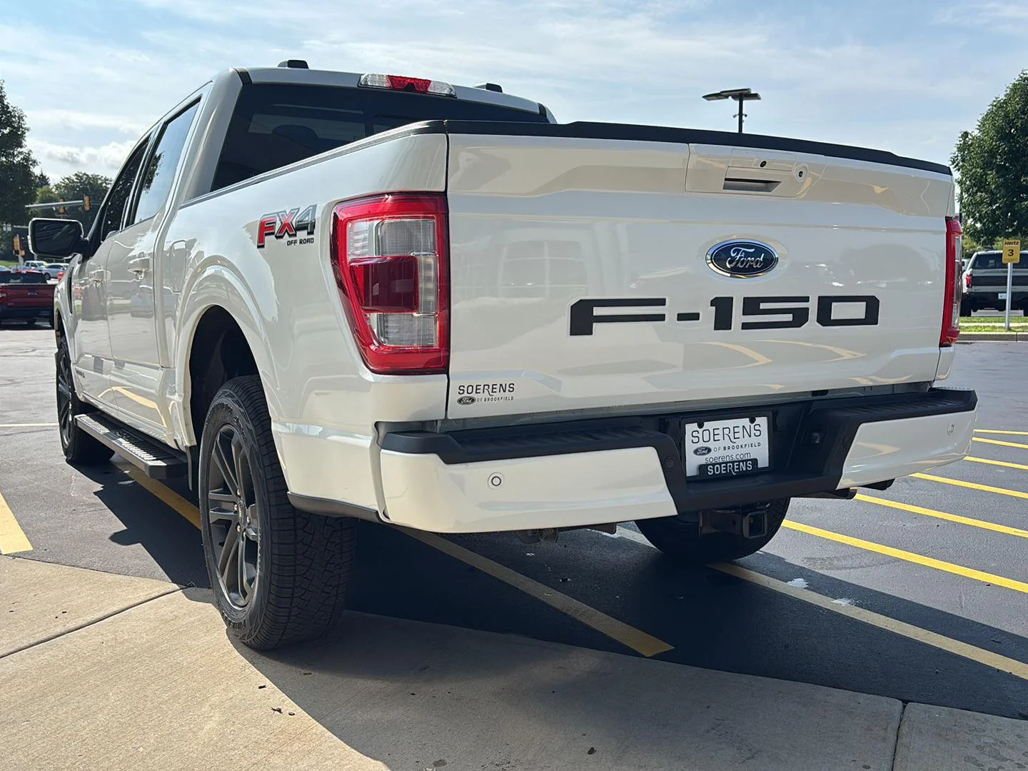 Used 2022 Star White Metallic Tri-Coat Ford LARIAT image 30