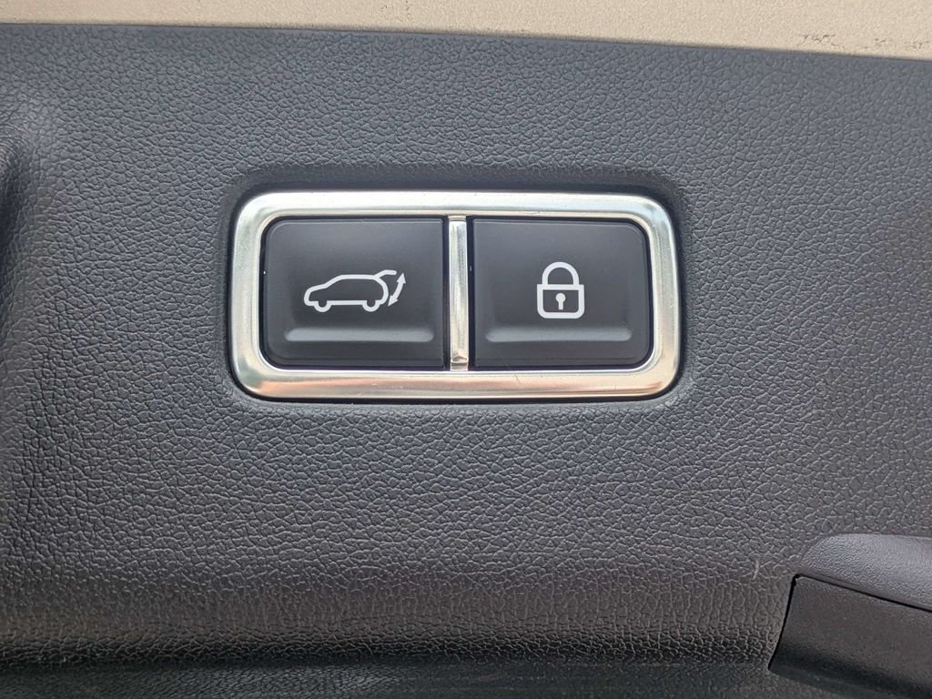 Used 2021 Beige Kia SX-Prestige image 13