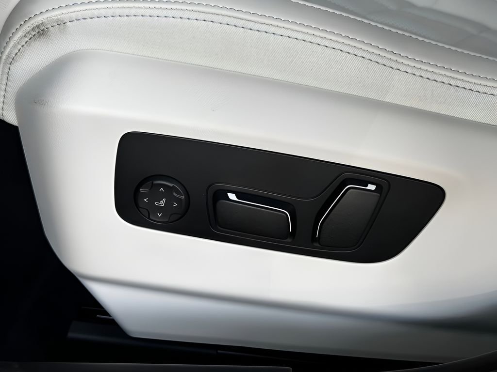 New 2027 Black Sapphire Metallic BMW 530i xDrive image 12