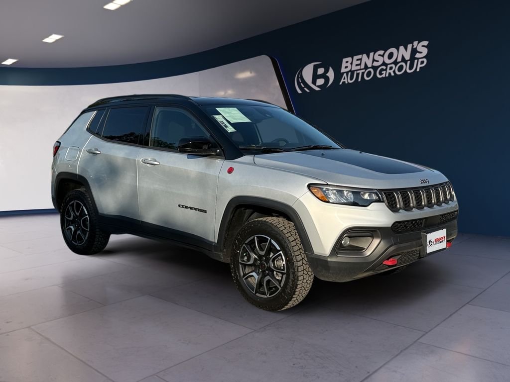 Used 2025 Silver Jeep Trailhawk image 7