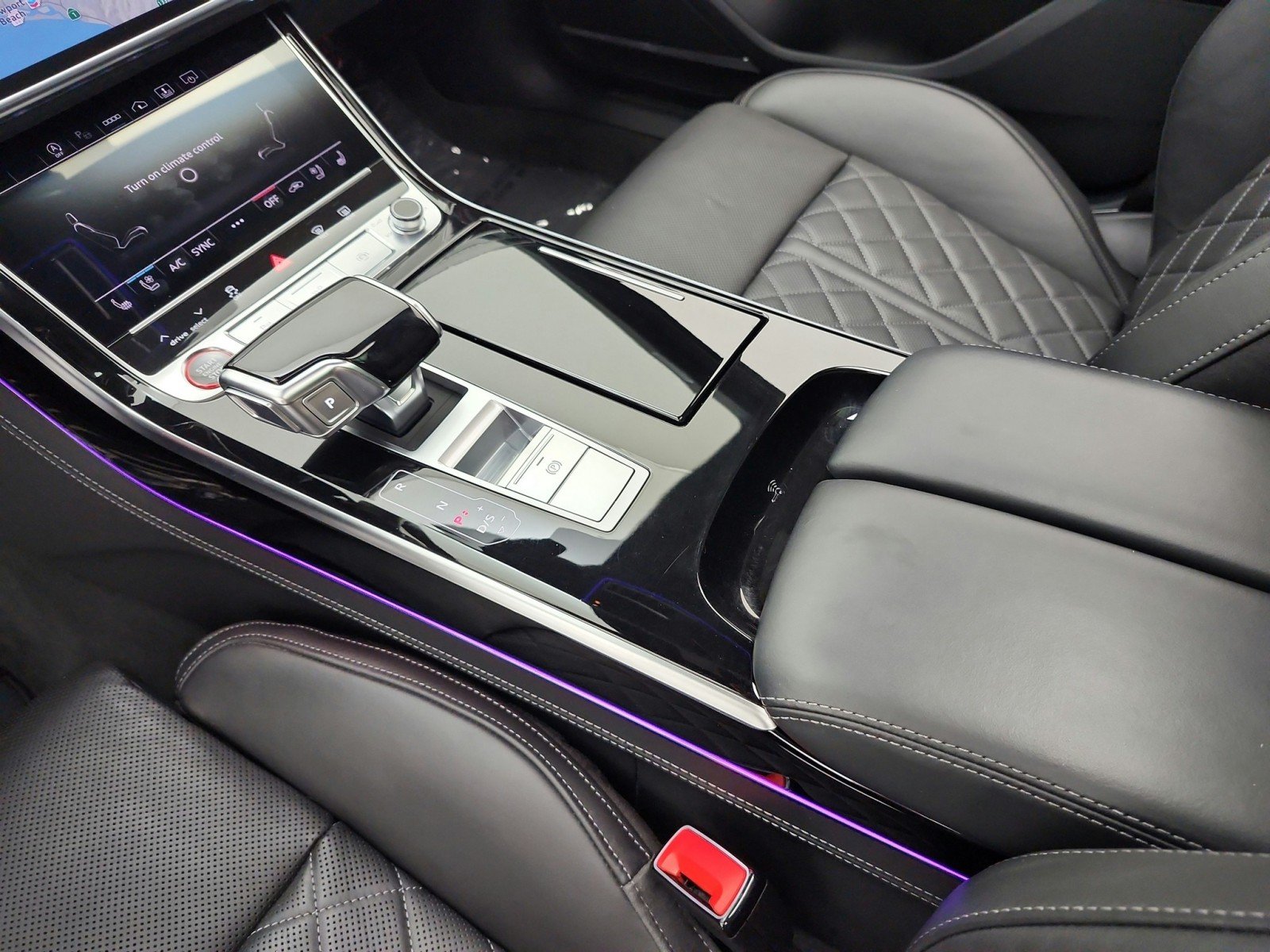 Used 2024 Daytona Gray Pearl Effect Audi 4.0 TFSI image 11
