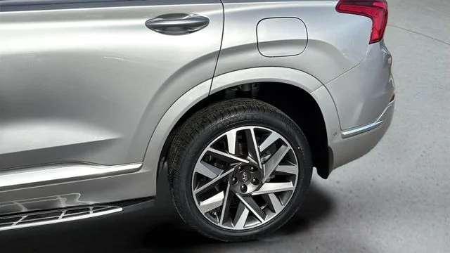 Used 2023 Silver Hyundai Calligraphy image 35
