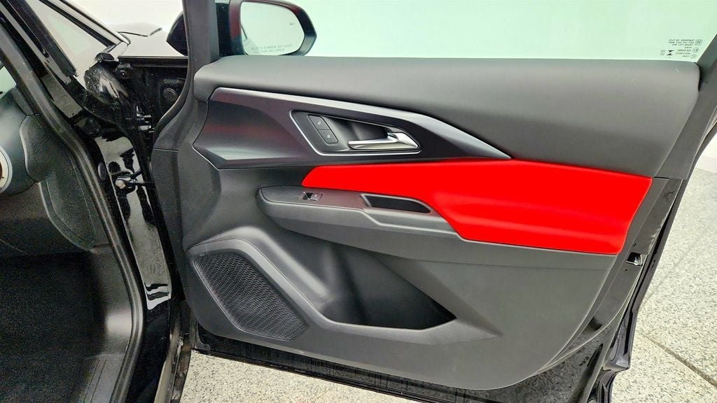 2025 Chevrolet Equinox EV RS - Photo 24