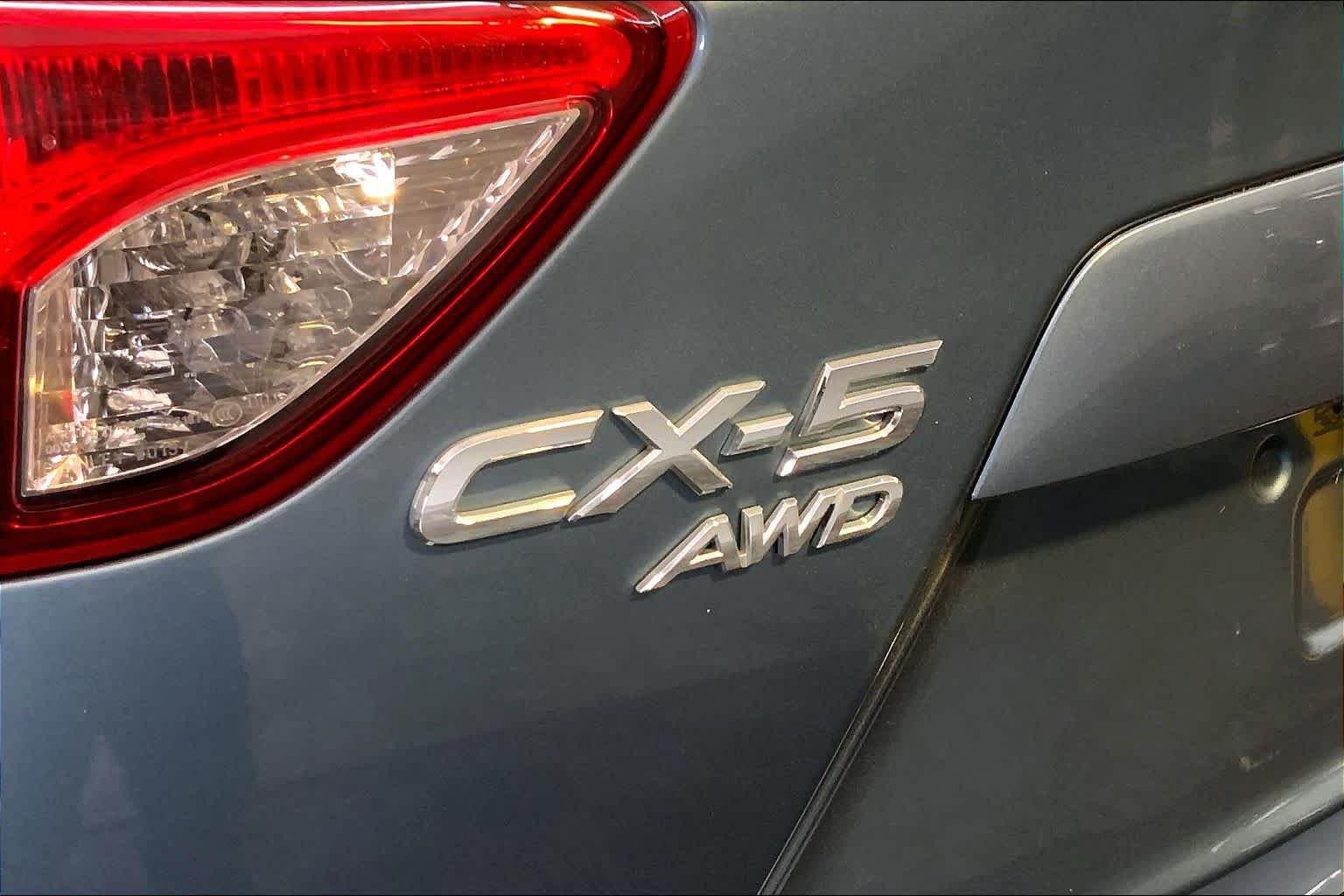 Used 2016 Blue Reflex Mica Mazda Grand Touring image 11