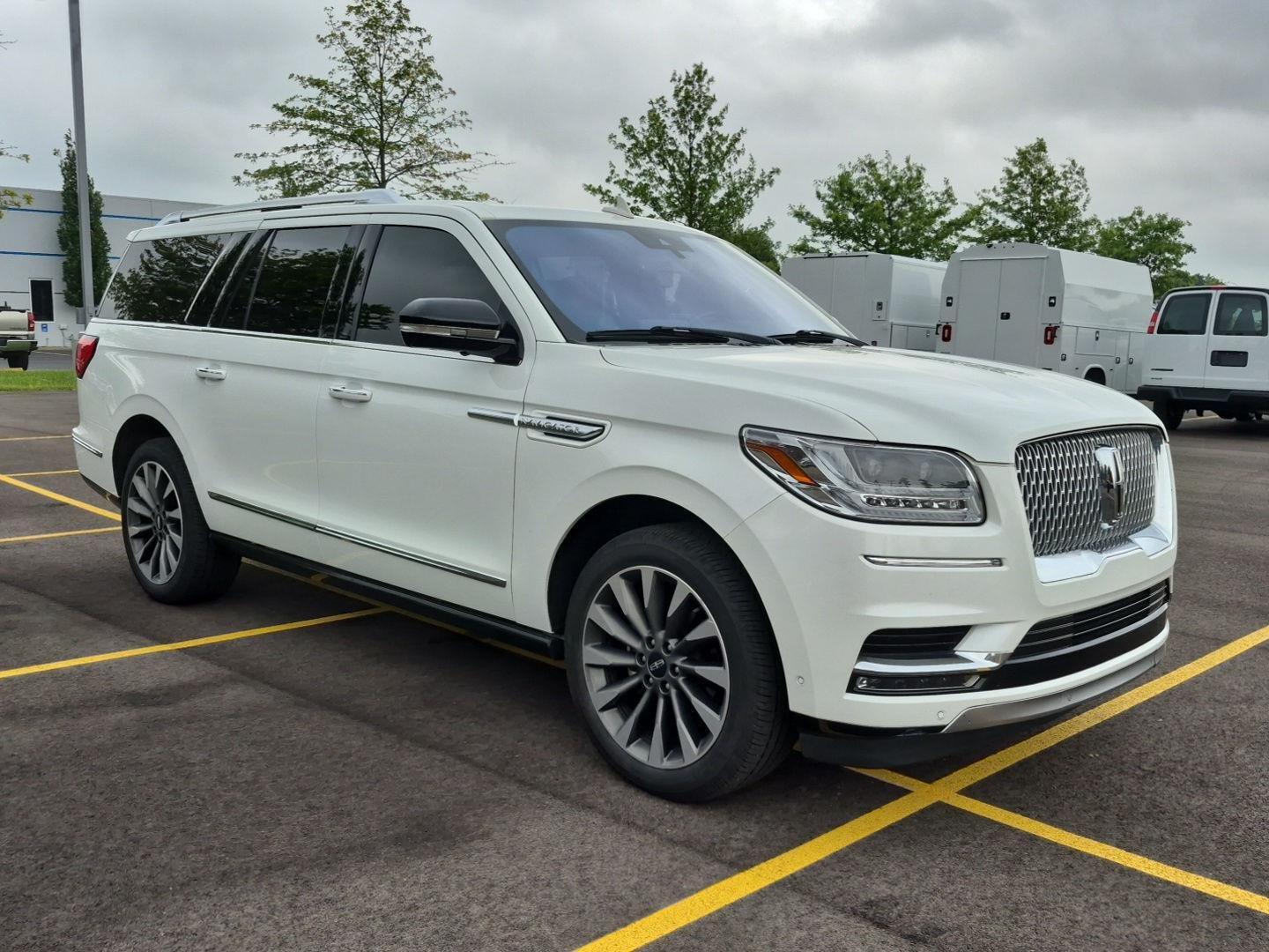 Used 2020 Pristine White Lincoln Reserve image 3