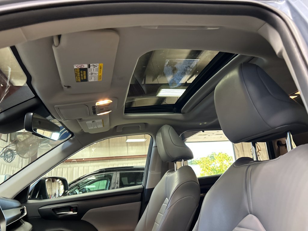 Used 2021  Toyota XLE image 12