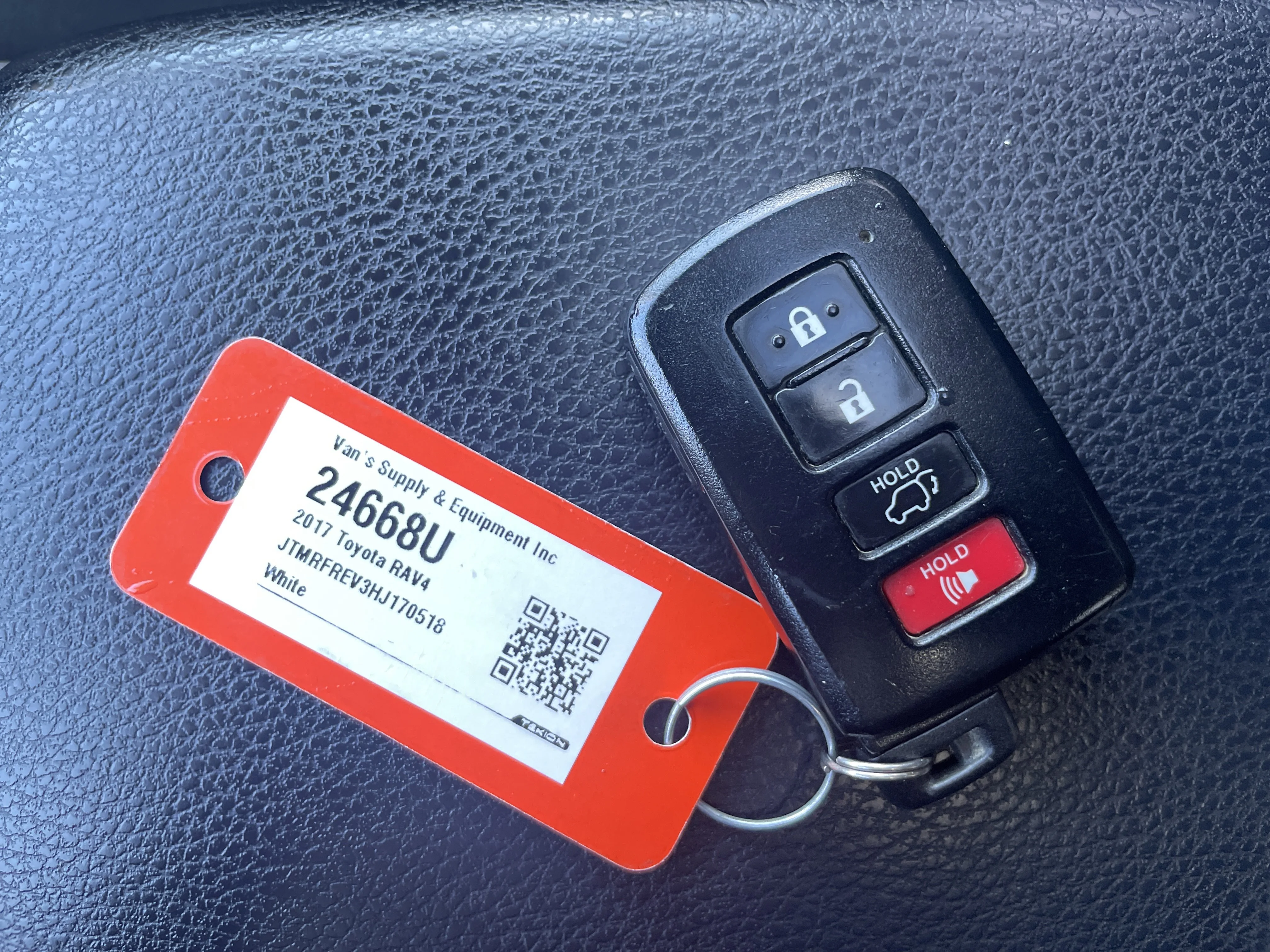 Used 2017 Super White Toyota XLE image 32