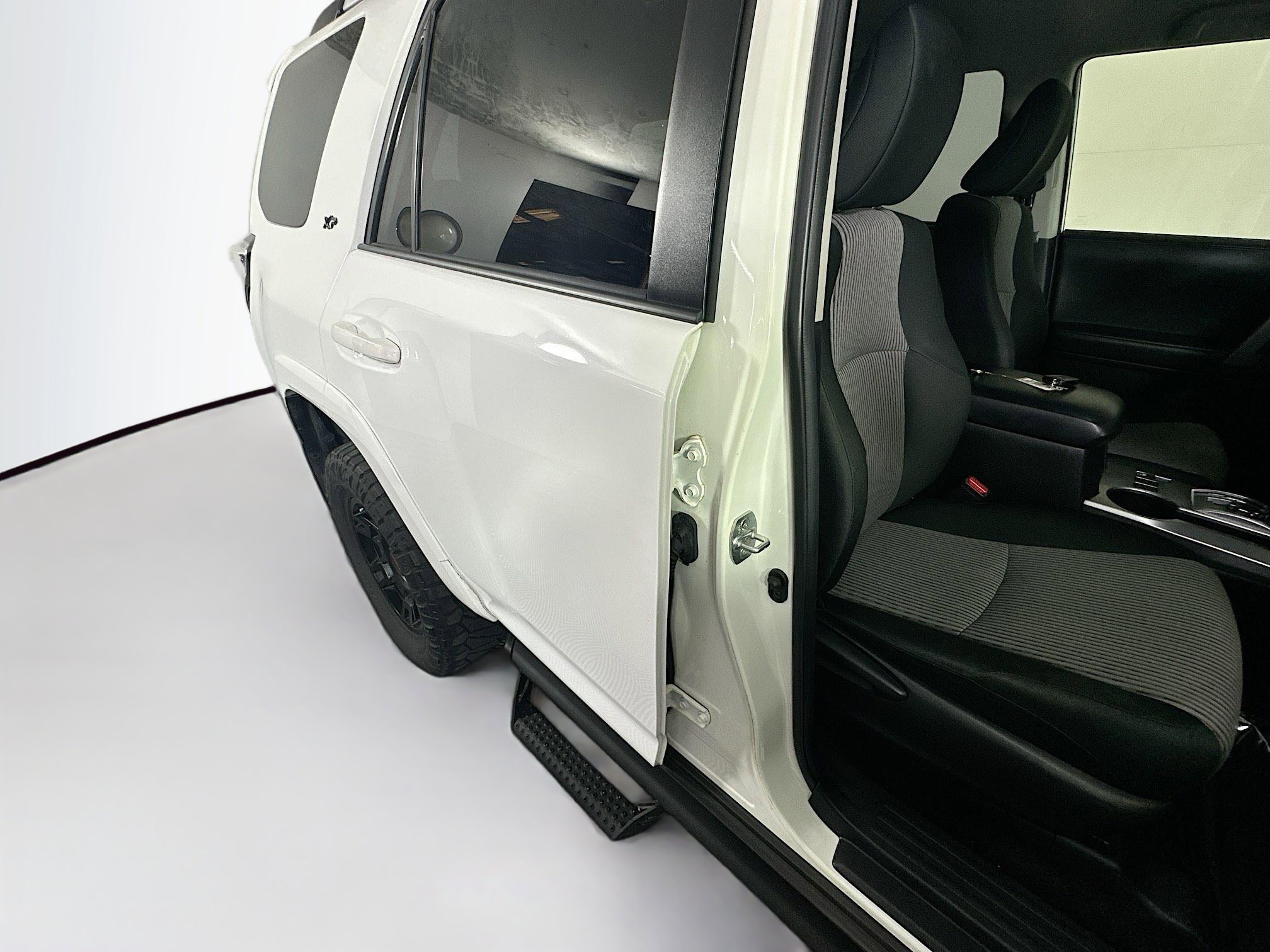 Used 2022 White Toyota SR5 image 28