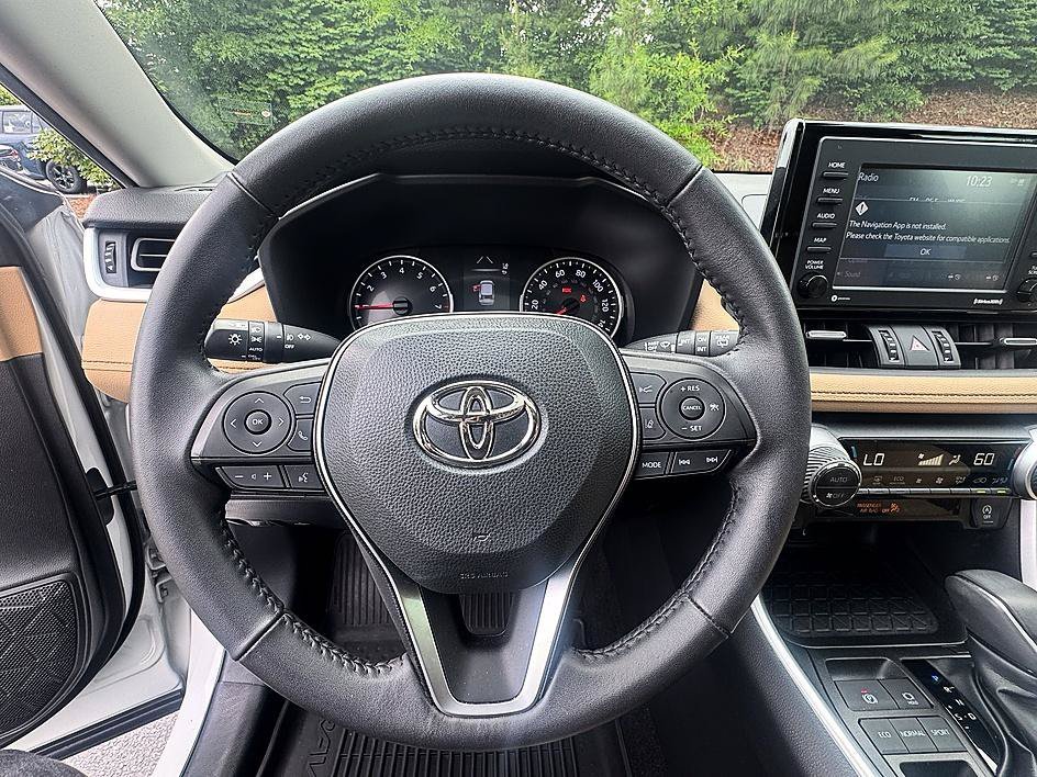 Used 2022 Blizzard Pearl Toyota XLE Premium image 12