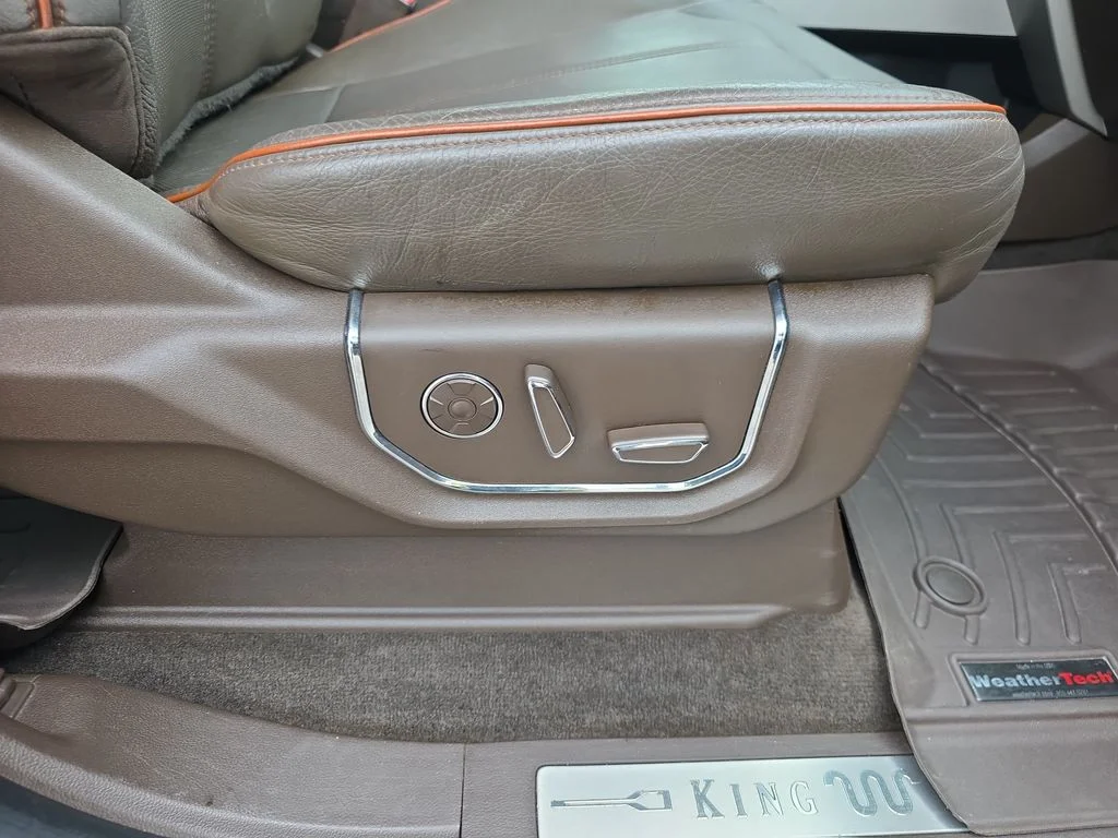 Used 2015  Ford King Ranch image 39