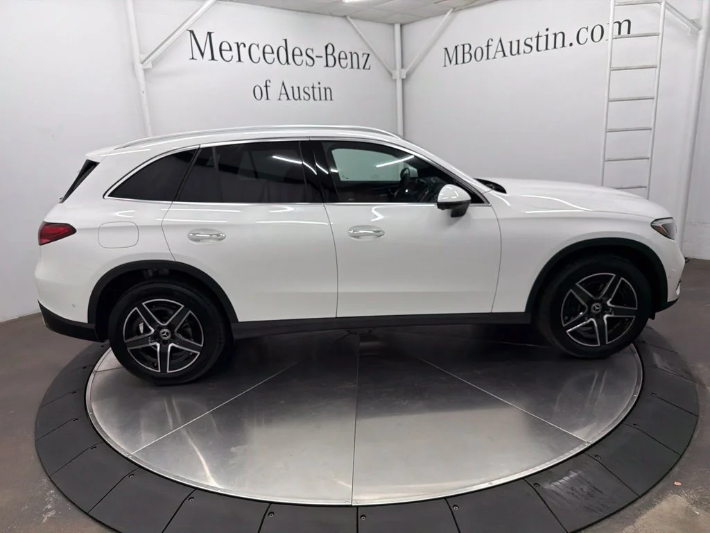 New 2027 White Mercedes-Benz GLC 300 image 8