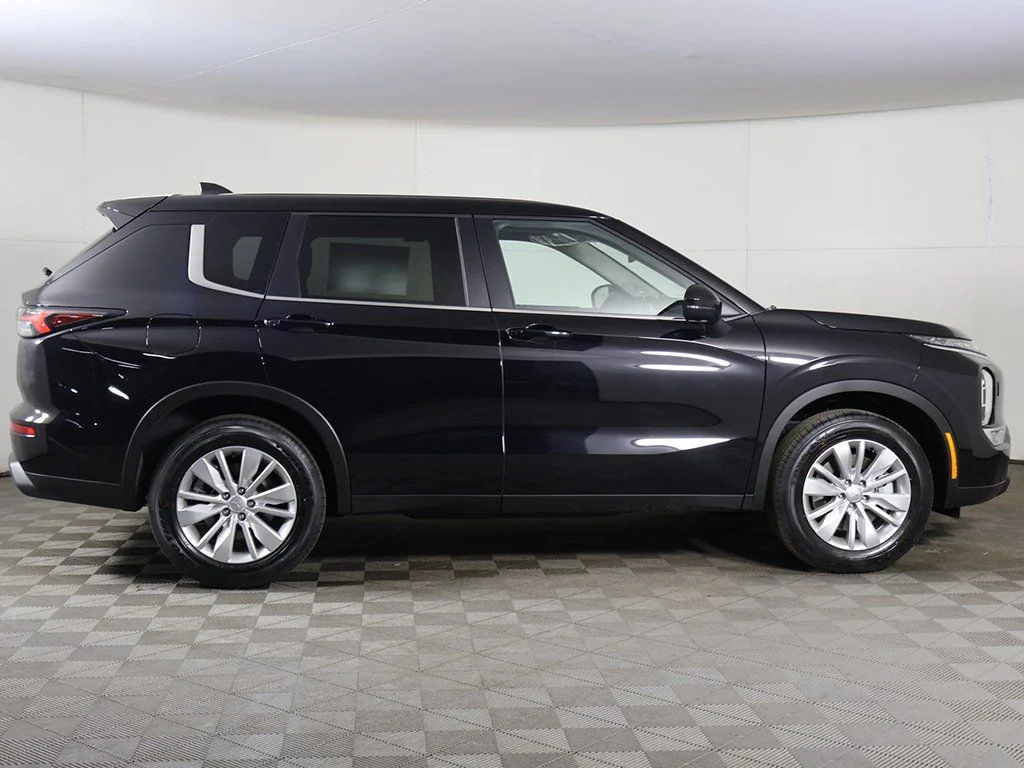 New 2026 Black Mitsubishi ES image 17