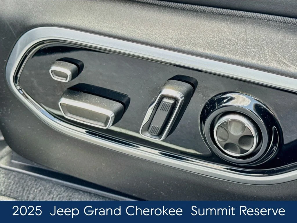 Used 2025 White Jeep Summit Reserve image 20