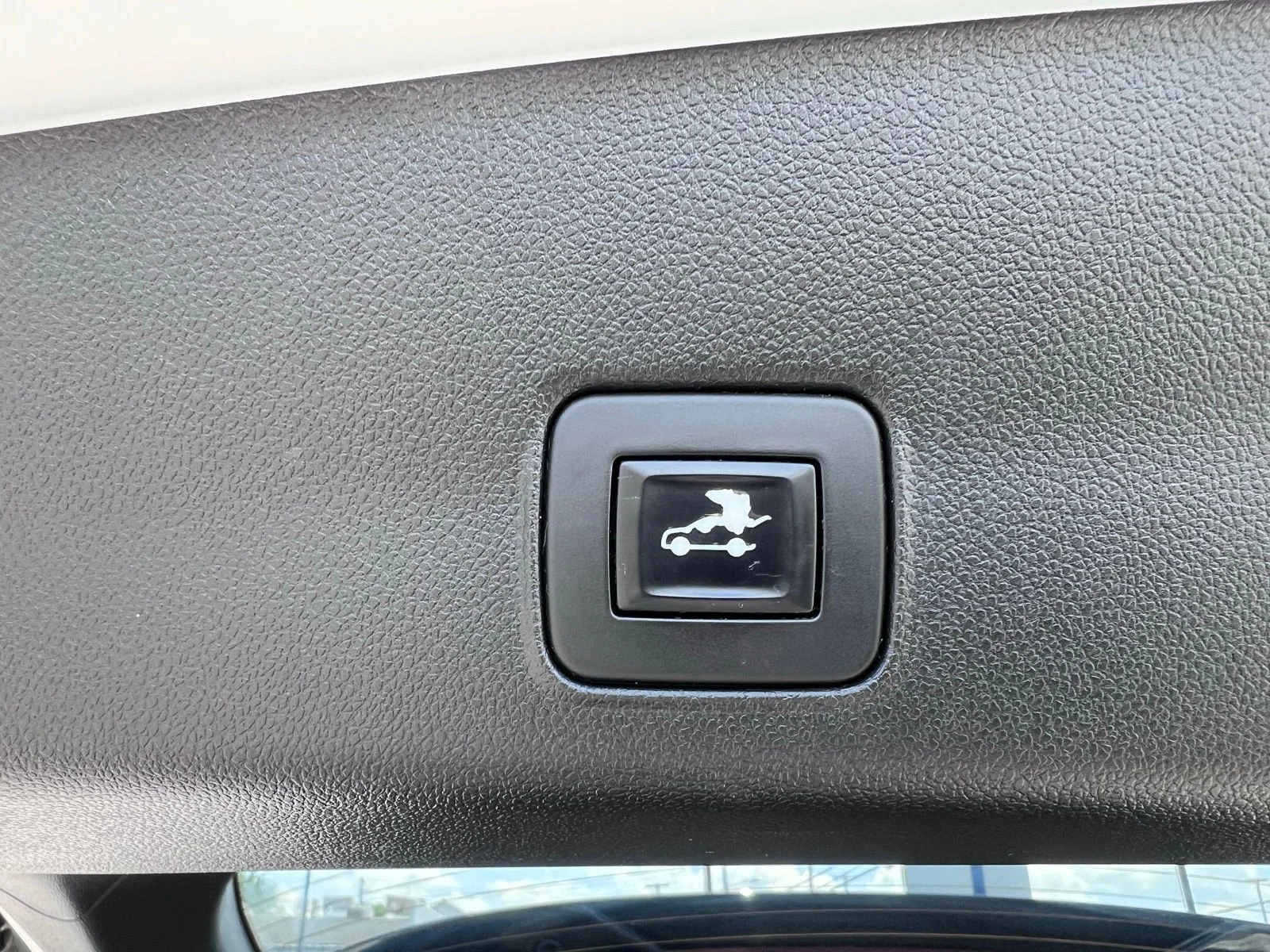 Used 2021 Iridescent Pearl Tricoat Chevrolet RS image 13