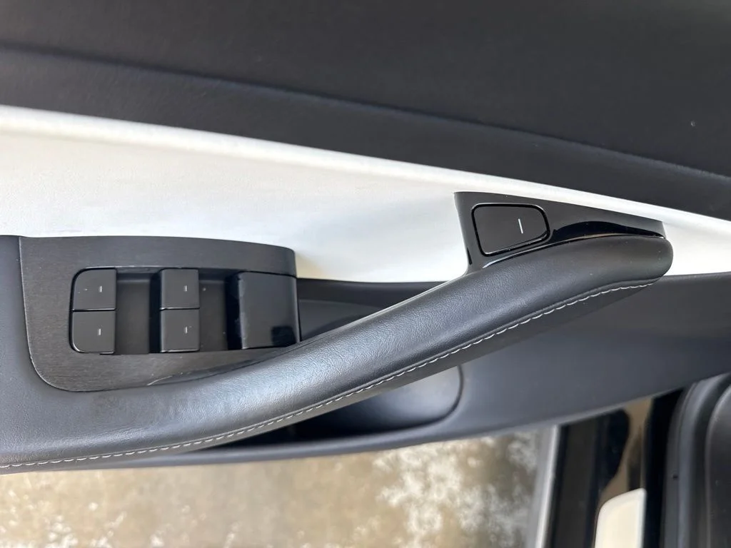 Used 2019 Black Tesla  image 12