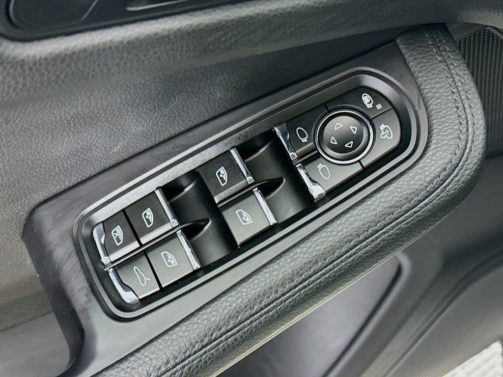 Certified Used 2018 White Porsche  image 19