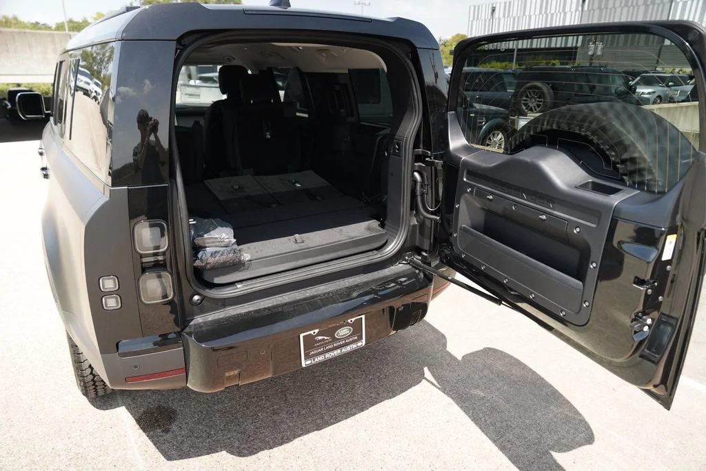 New 2026 Santorini Black Metallic Land Rover S image 24