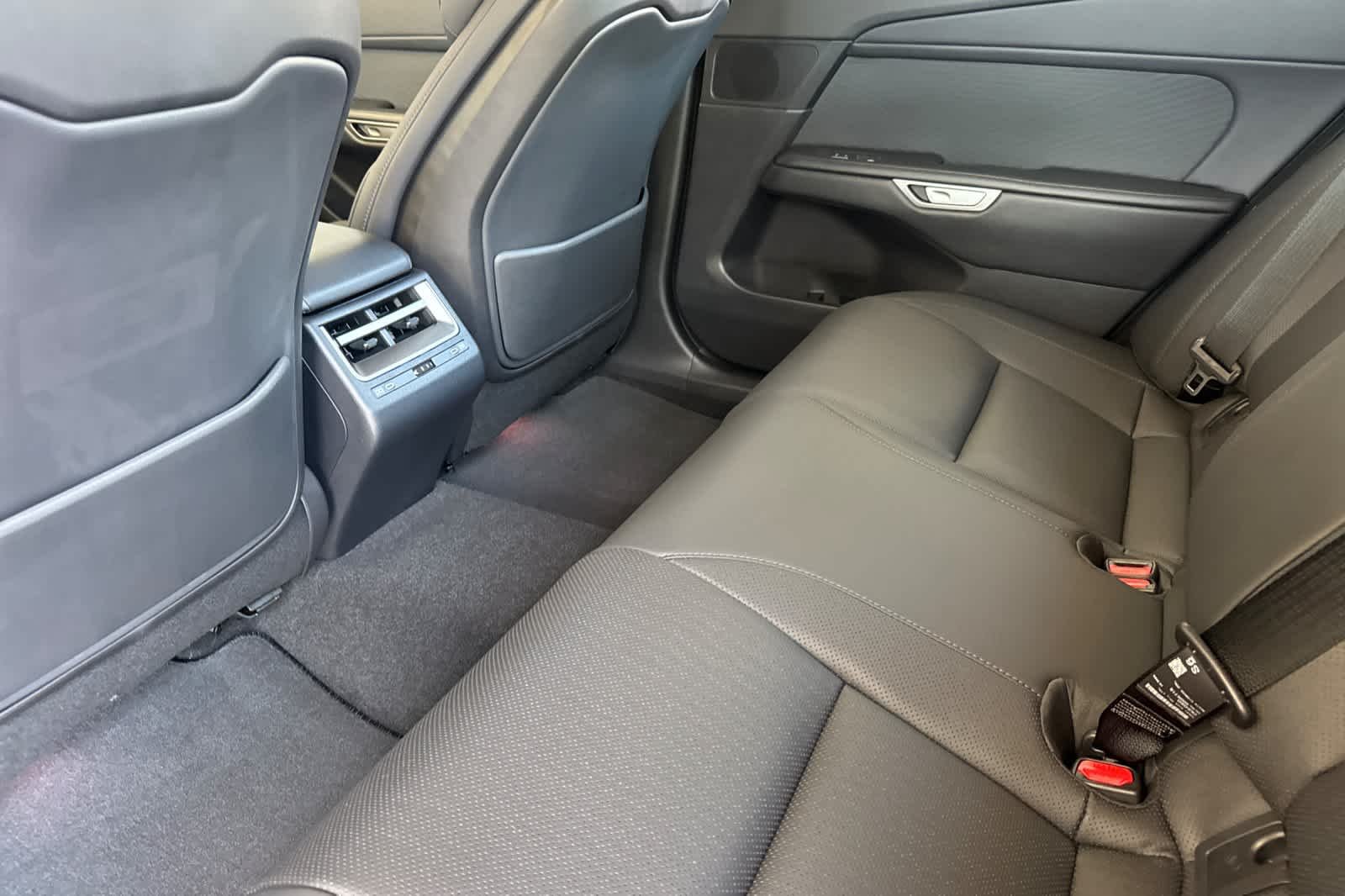 New 2026 Iridium Lexus ES 350e PREMIUM image 4