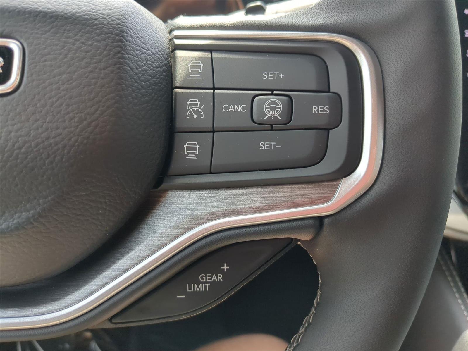 New 2026 High Gloss Black Exterior Paint Jeep Limited Altitude image 17
