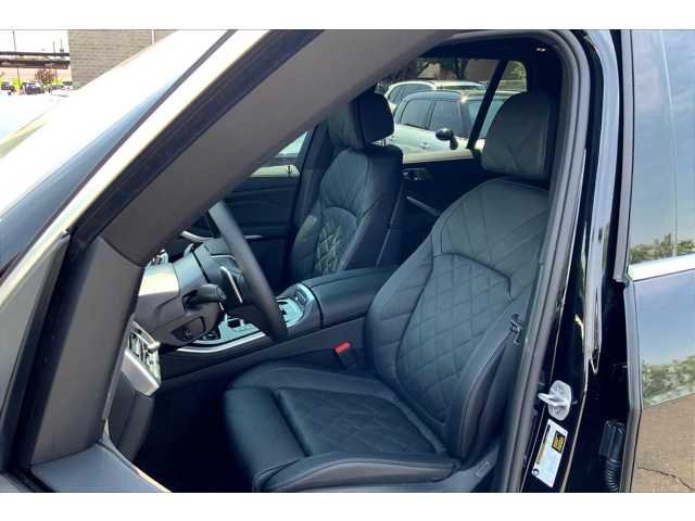 New 2026 Black Sapphire Metallic BMW sDrive40i image 9