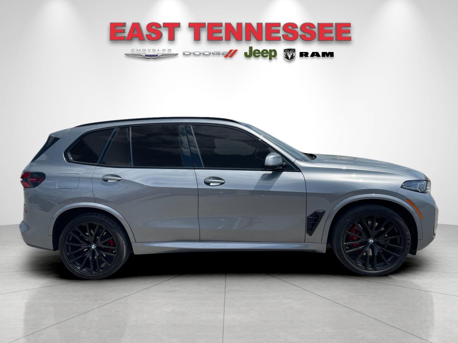 Used 2024 Gray BMW xDrive40i image 2