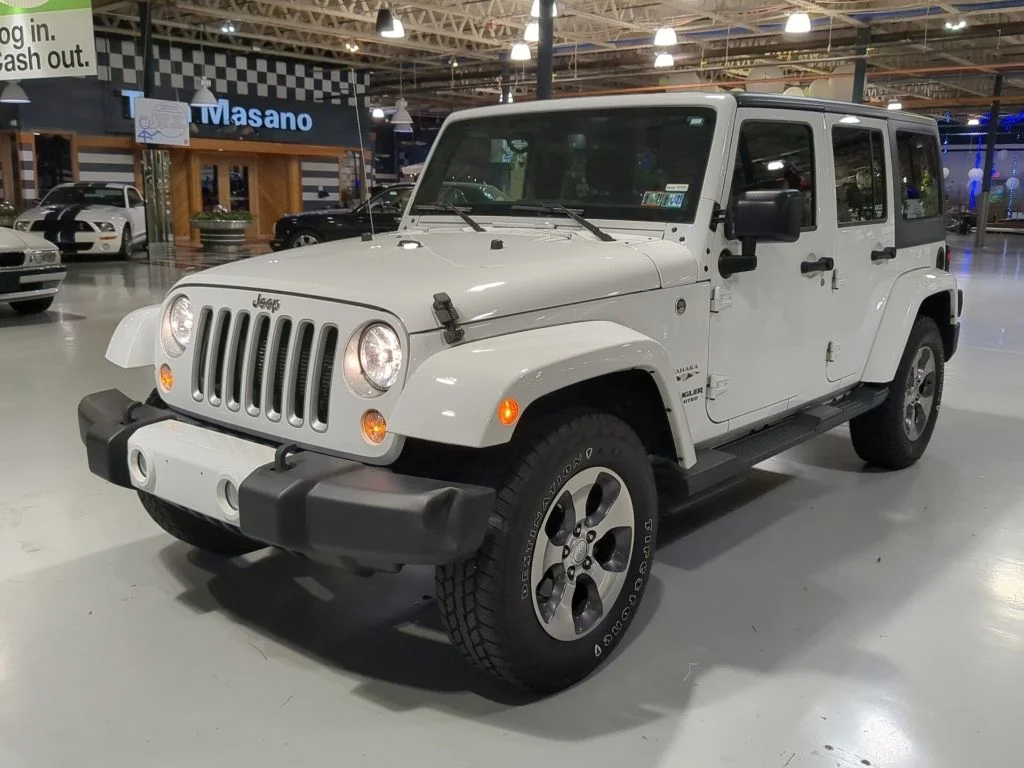Used 2016 White Jeep Unlimited Sahara image 1