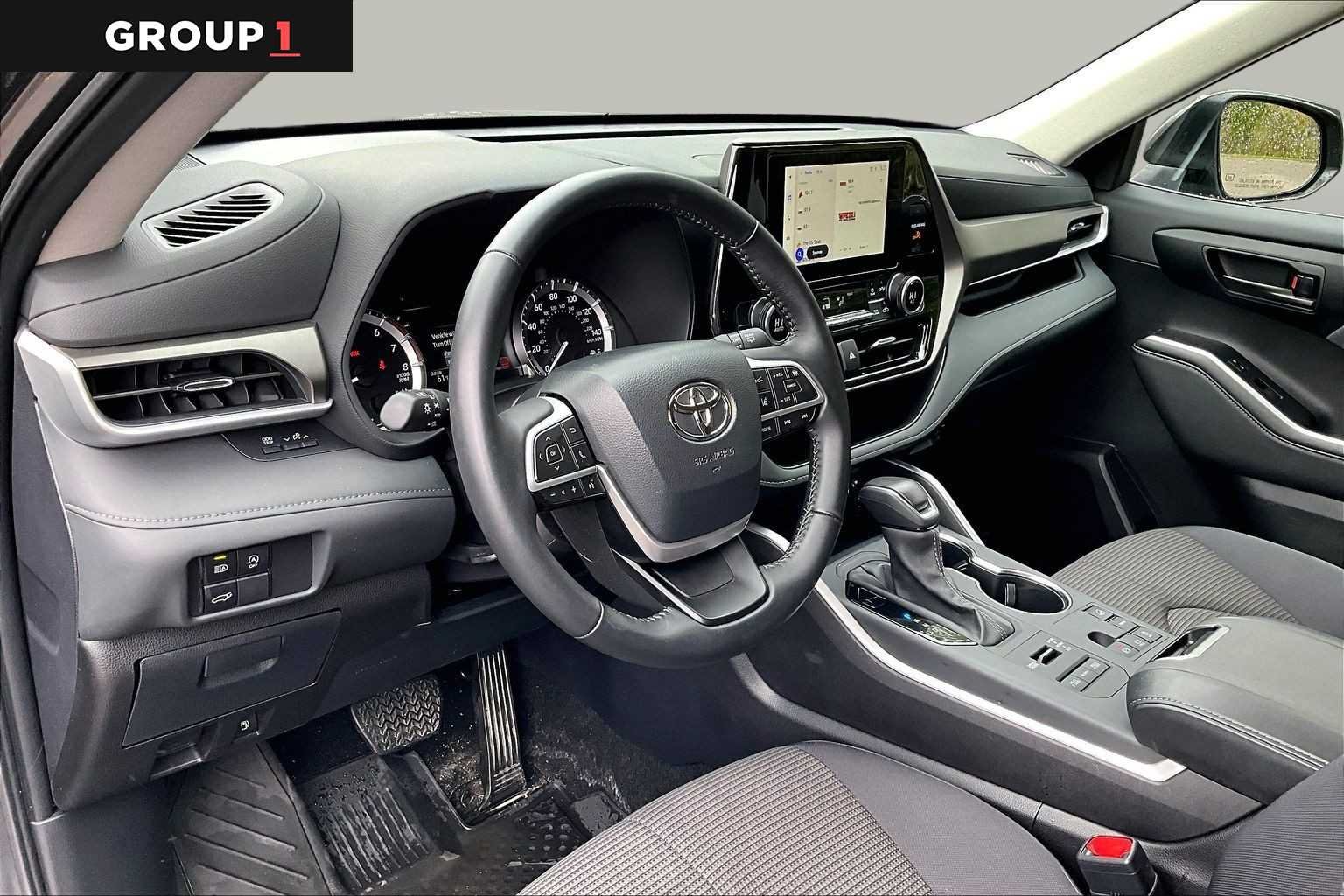 2025 Toyota Highlander LE - Photo 18
