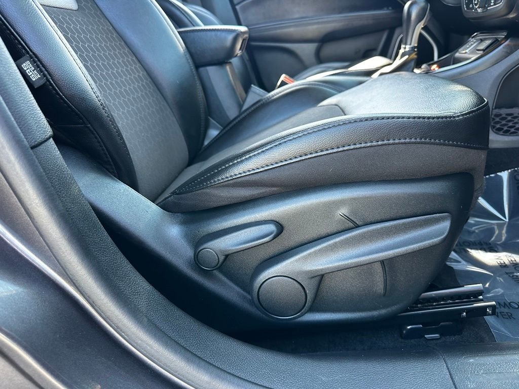 Used 2019 Gray Jeep Latitude image 14