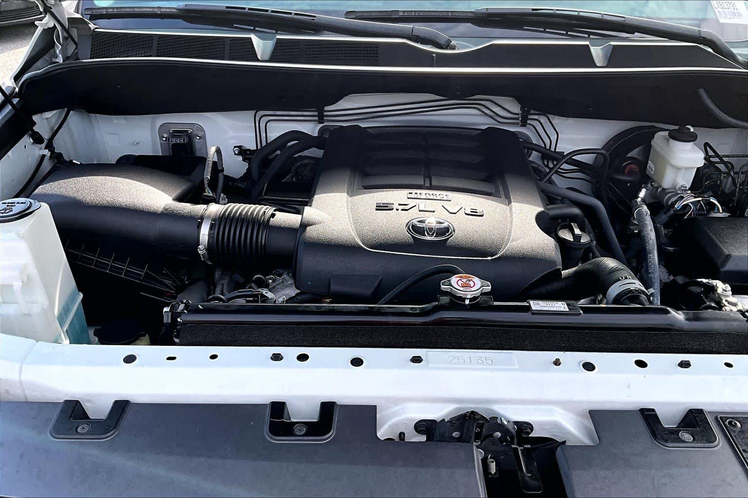Used 2020 Super White Toyota SR5 image 31