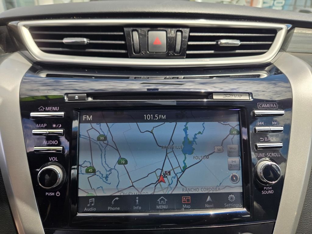 Used 2015 White Nissan Platinum image 16