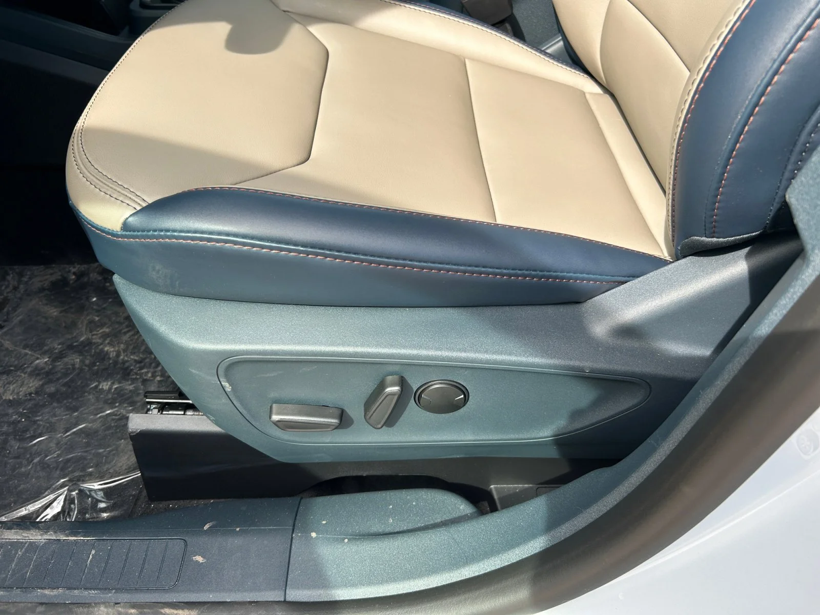 New 2026 Space White Metallic Ford Lariat image 14