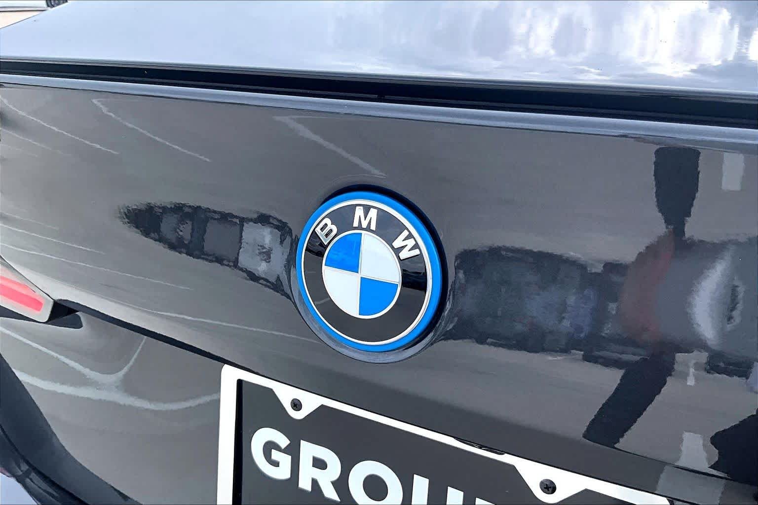 Used 2026 Dark Graphite Metallic BMW 550e xDrive image 29