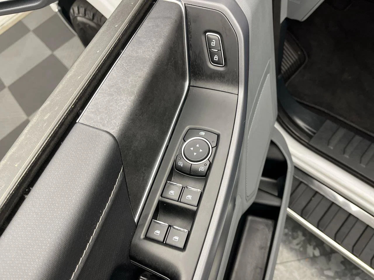 Used 2025 White Ford XLT image 8