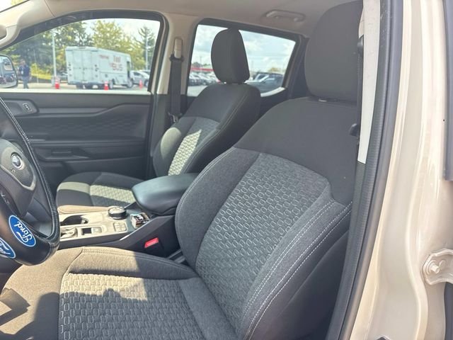 Used 2025 Beige Ford XL image 27