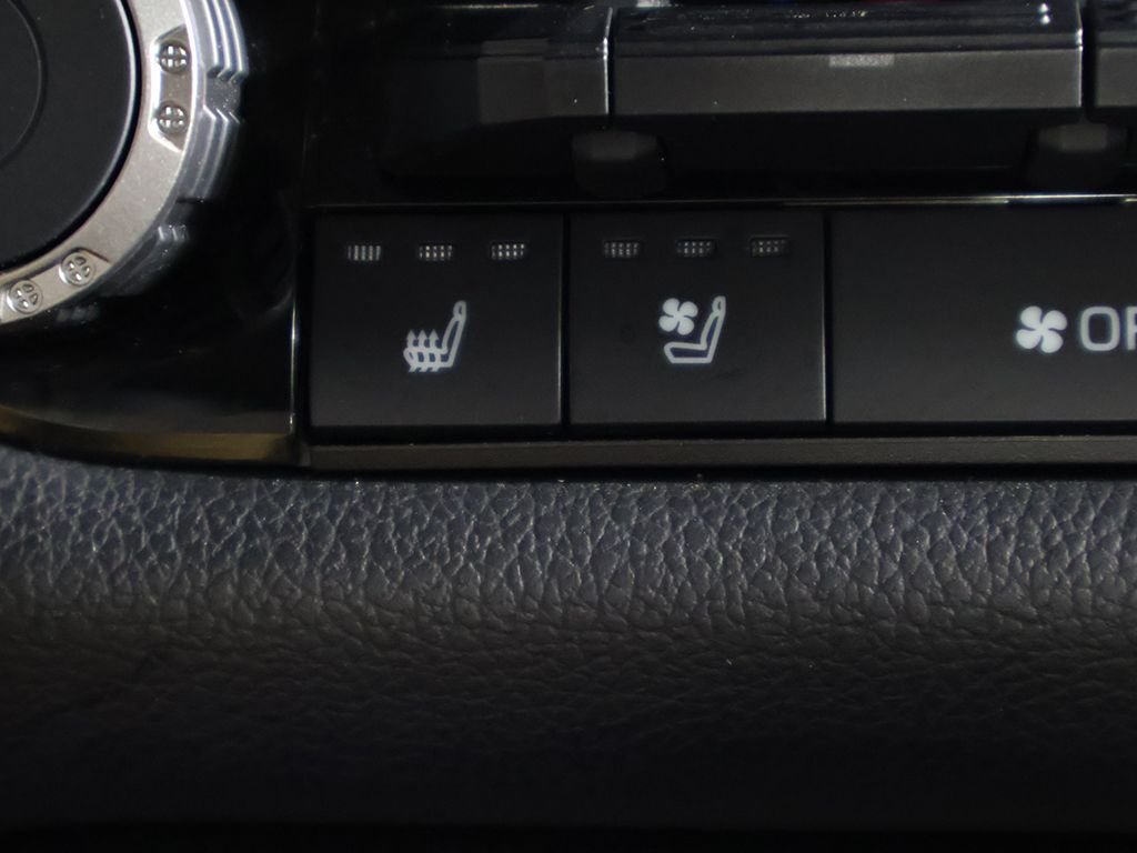 2023 Toyota Tundra Limited - Photo 36