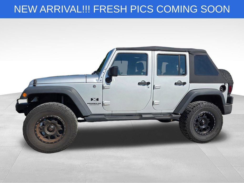 Used 2009 Silver Jeep X image 3