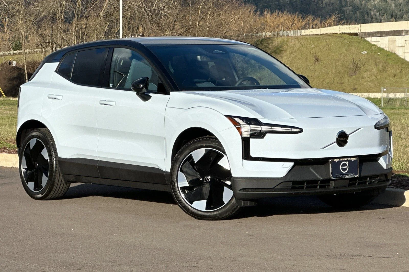 2026 Volvo EX30 Twin Motor Performance Plus's photo